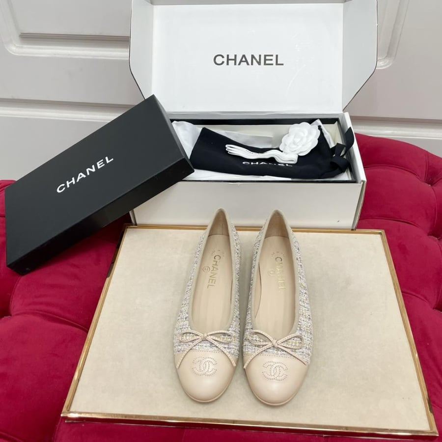 حذاء فلات شانيل