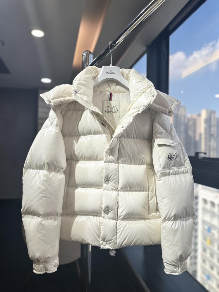 جاكيت Moncler