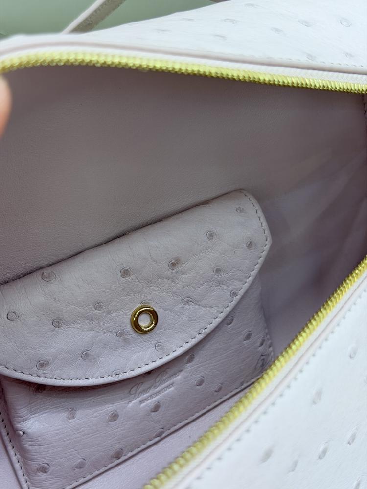 شنطة لورو بيانا Extra Ostrich Lora piana مقاس 27 cm