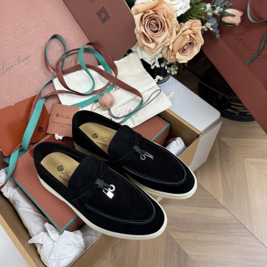 حذاء فلات لورو بيانا Suede charms