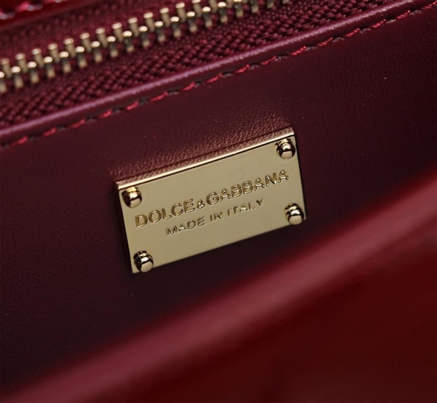 . شنطة دولتشي اند غابانا Calfskin DG Logo Bag crossbody bag