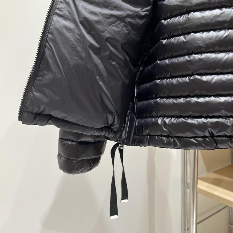 جاكيت Moncler