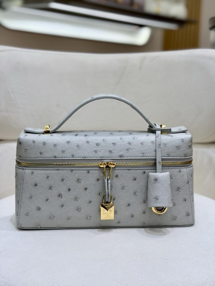 شنطة لورو بيانا Extra Poket Ostrich Lora piana مقاس 23 cm