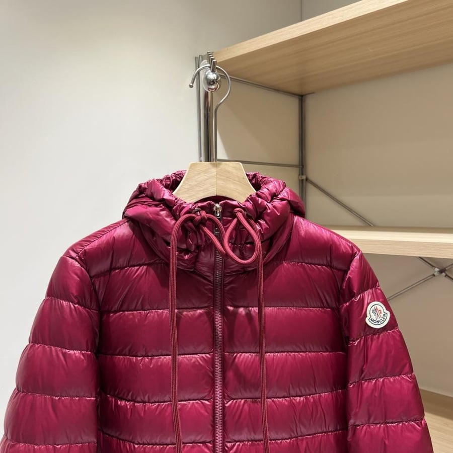 جاكيت Moncler