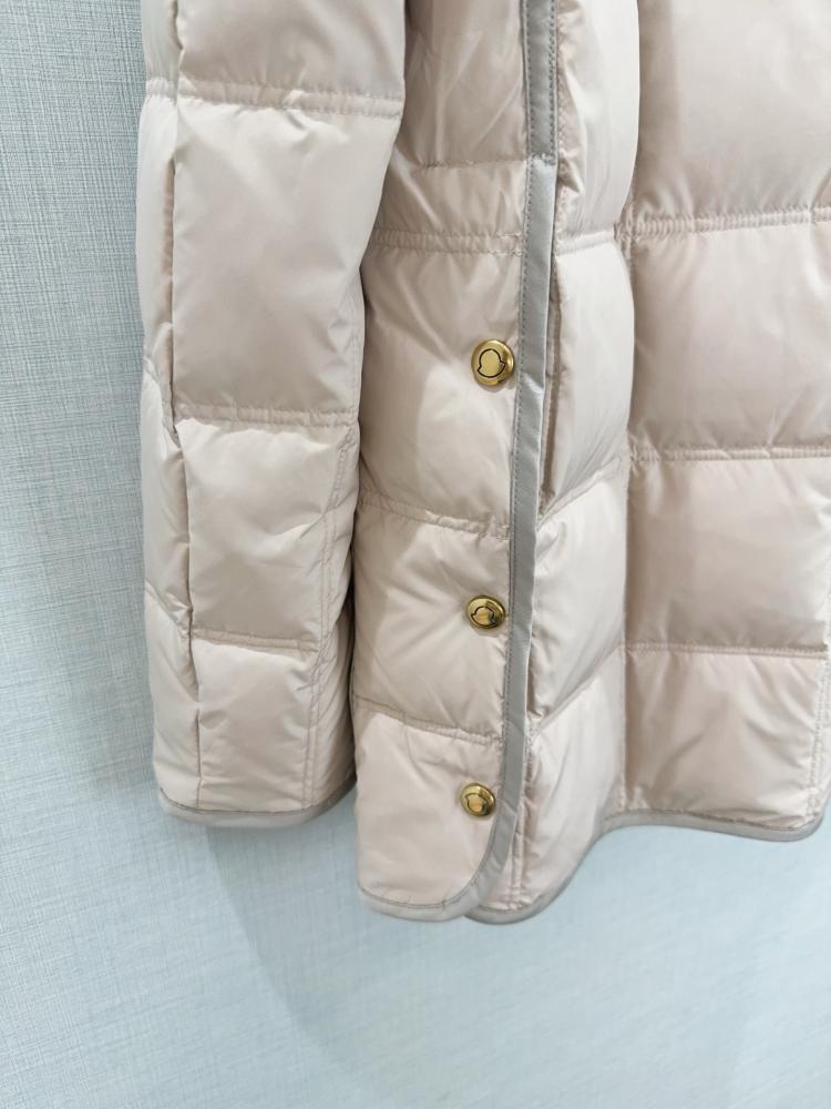 جاكيت Moncler