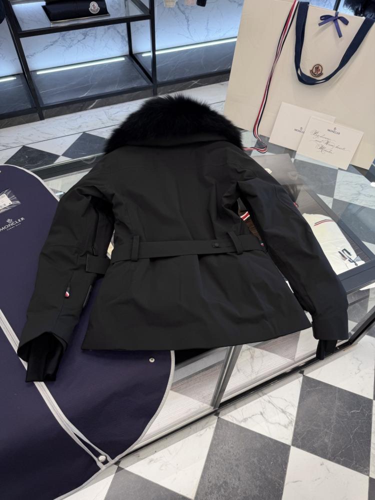 جاكيت Moncler