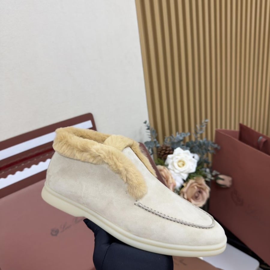 حذاء فلات لورو بيانا High top fur