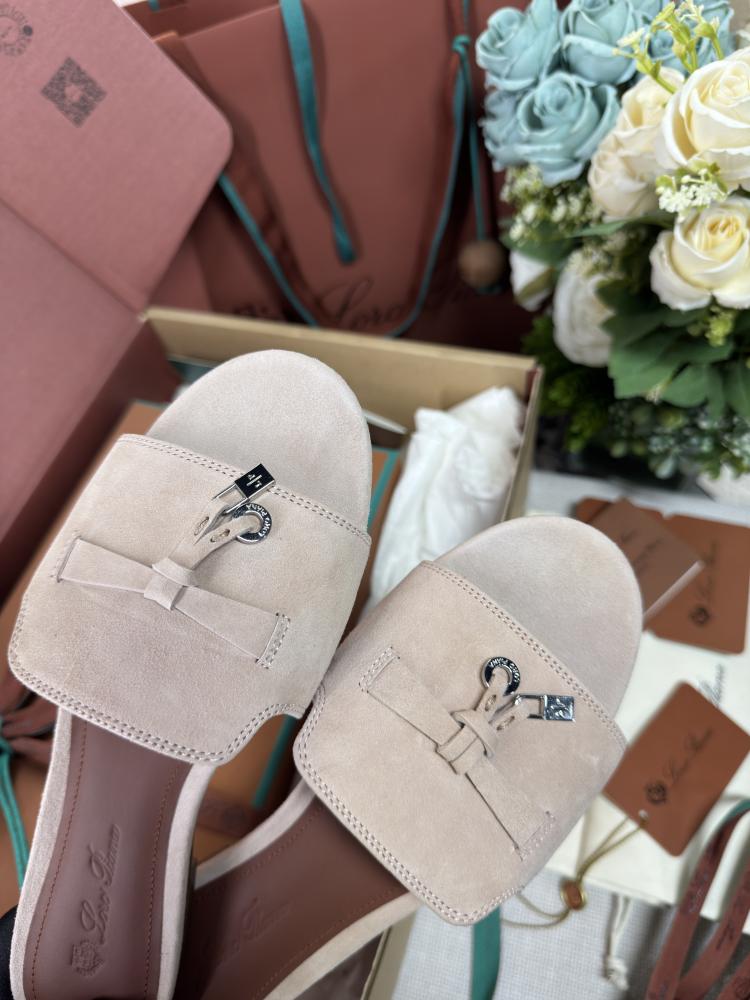 سليبر فلات لورو بيانا Suede charms