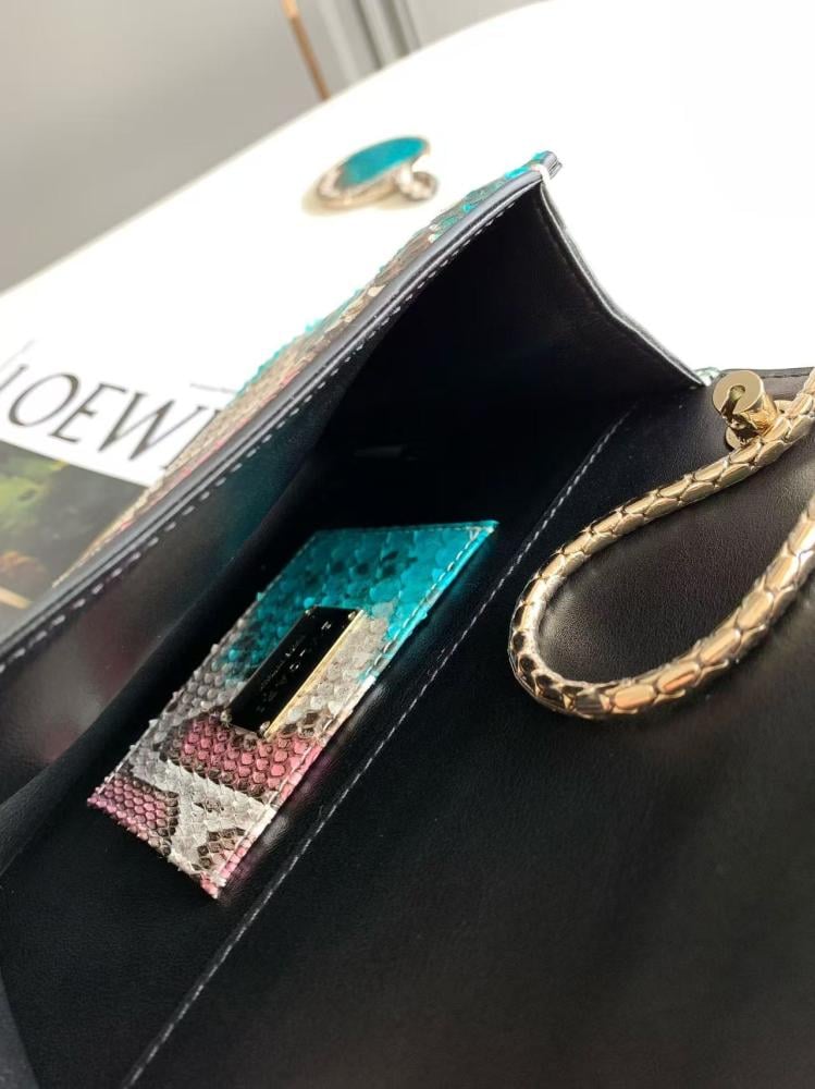 شنطة بولغاري Serpenti Forever مقاس 25cm