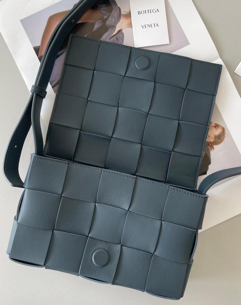شنطة  بوتيغا Cassette مقاس 23cm