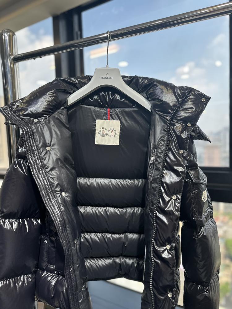 جاكيت Moncler