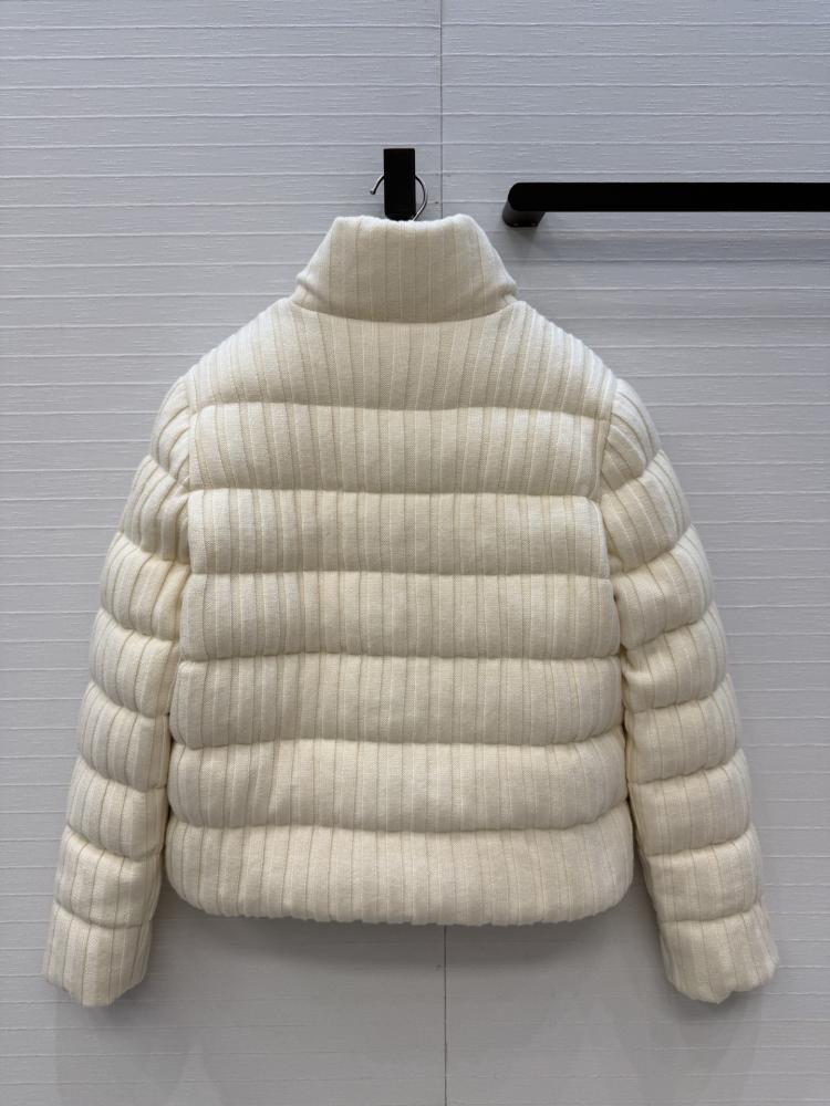 جاكيت Moncler