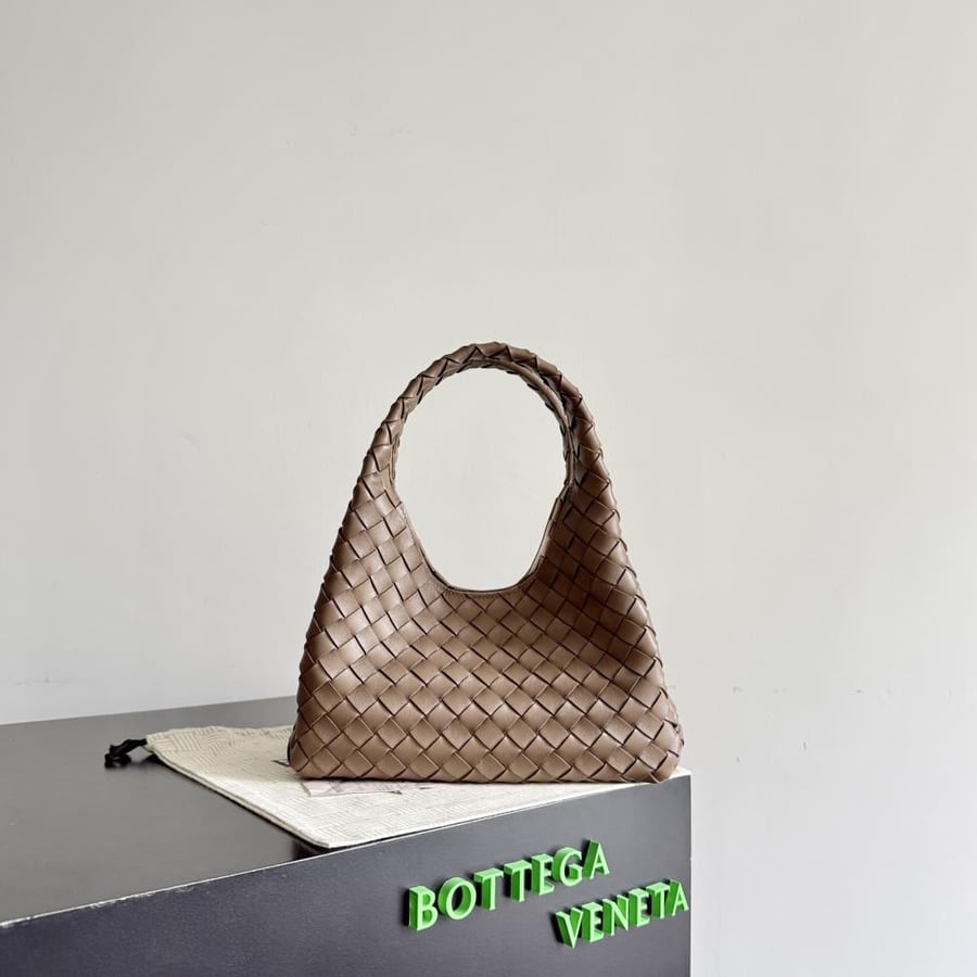 شنطة بوتيغا Small campana Bottega