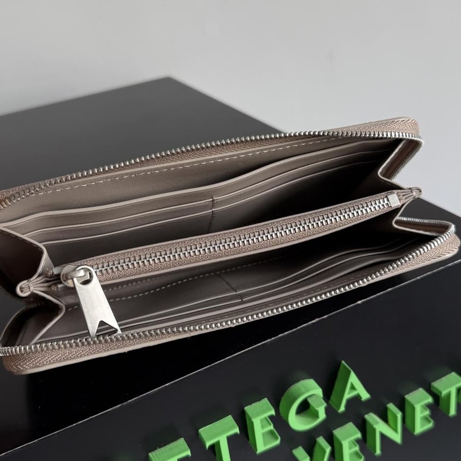 محفظة بوتيغا Ostrich Leathe bottega