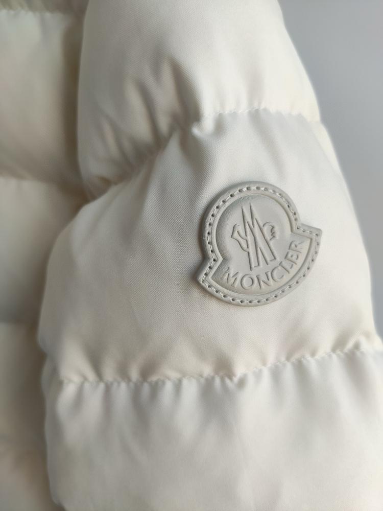 جاكيت Moncler