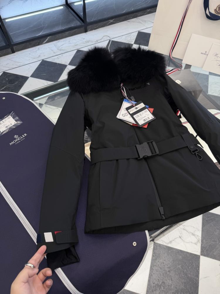 جاكيت Moncler