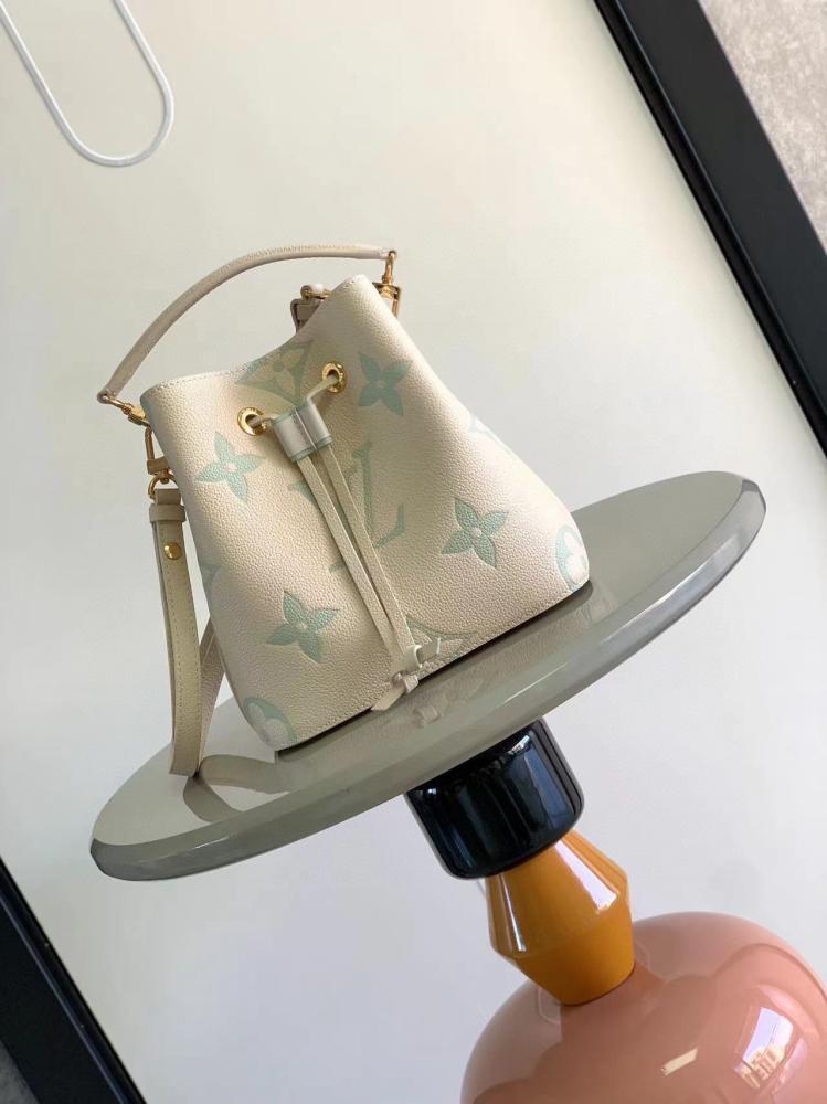 لويس فيتون Neonoe BB مقاس 20cm