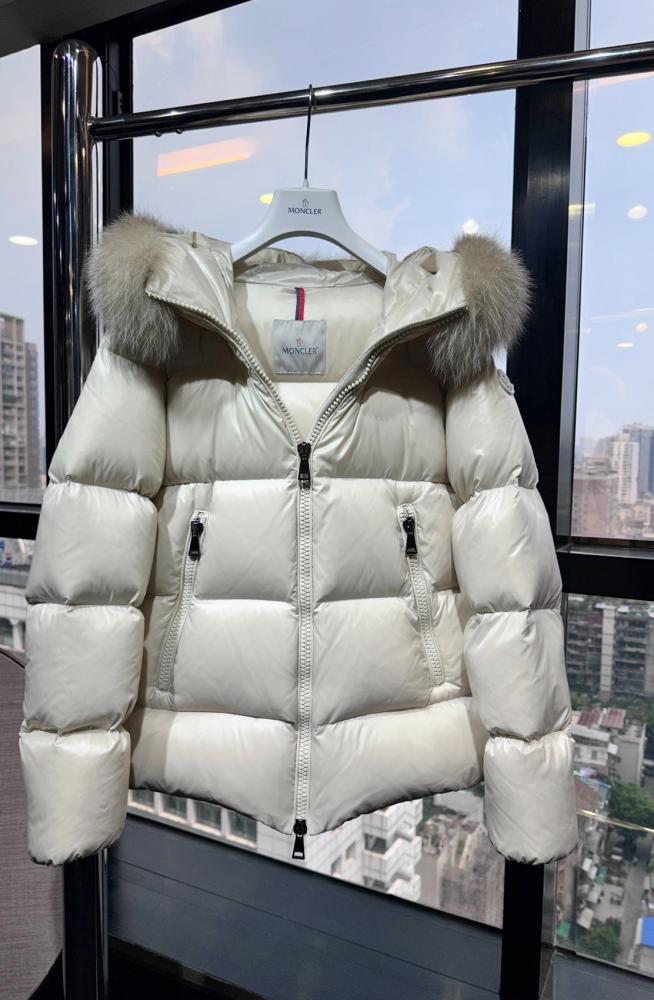 جاكيت Moncler