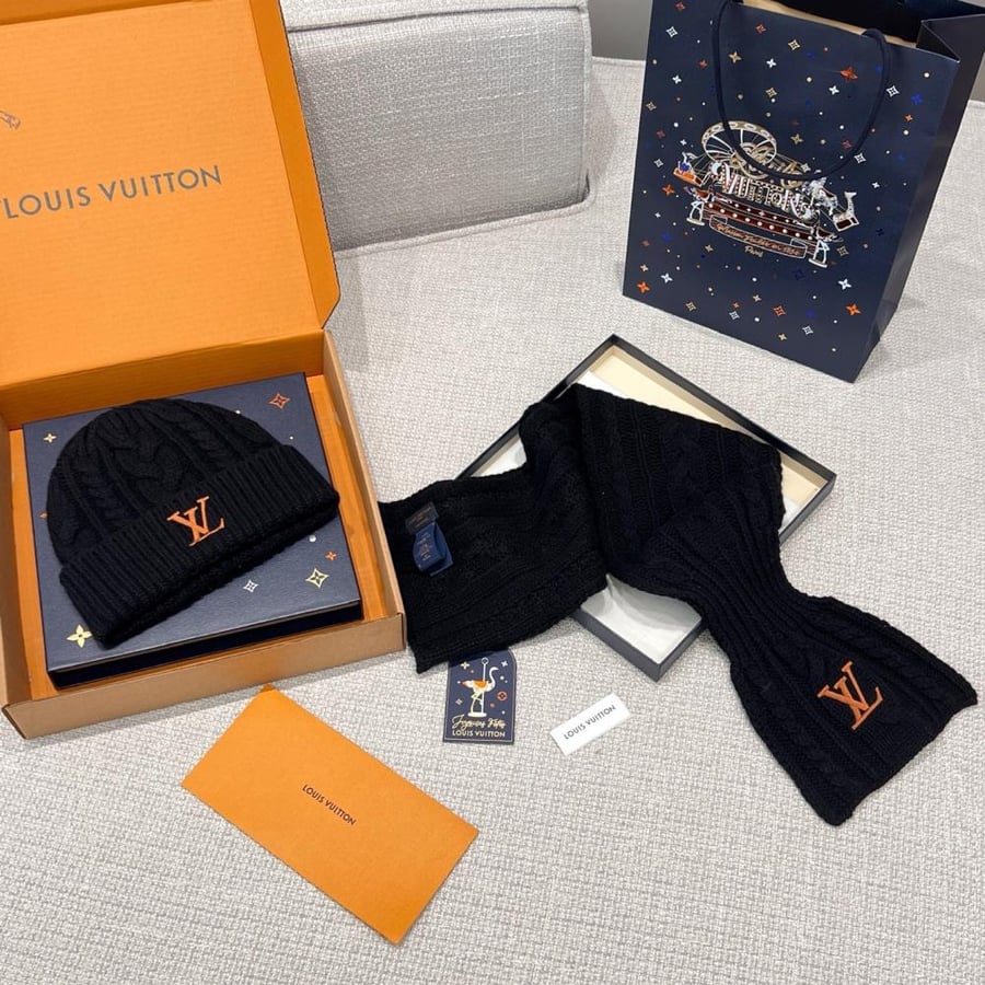 Louis Vuitton scarf