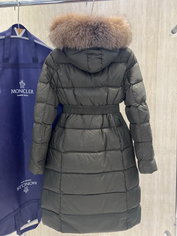 جاكيت Moncler