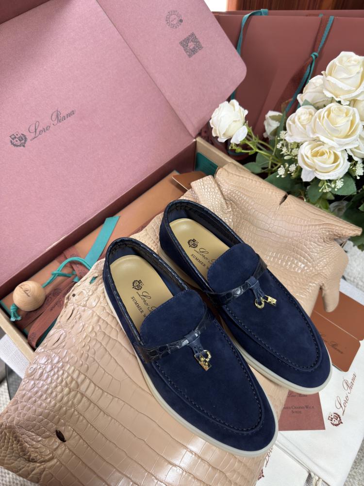 حذاء فلات لورو بيانا Crocodile leather