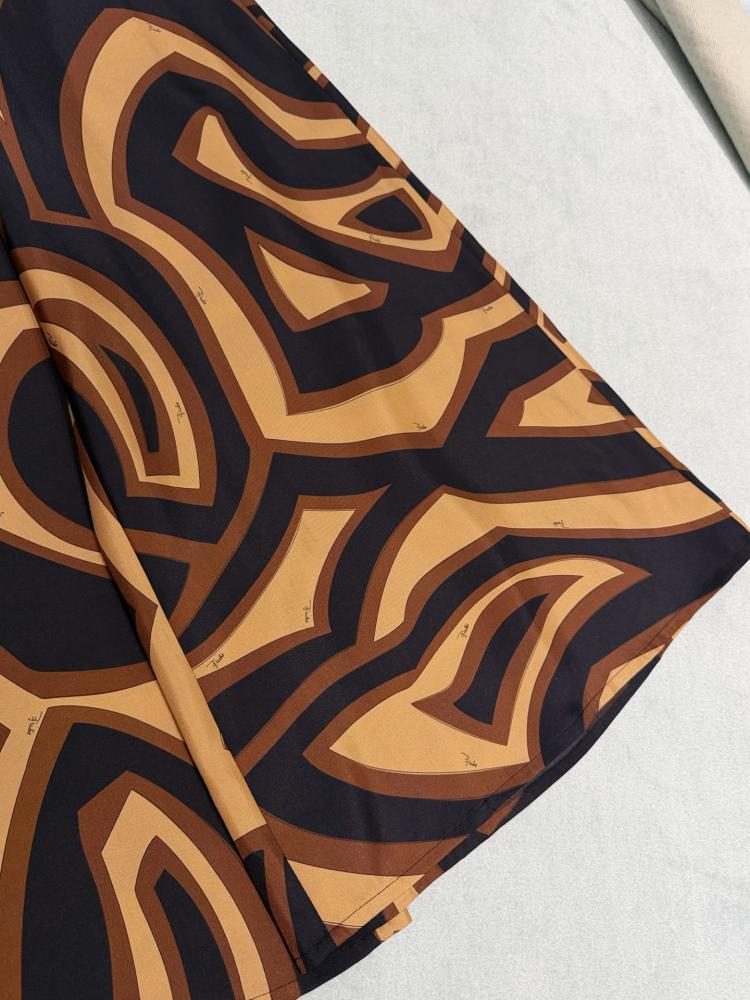 طقم Pucci