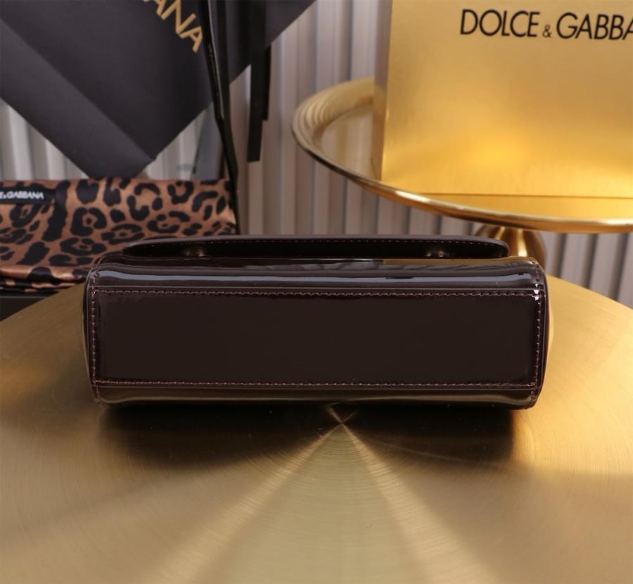 . شنطة دولتشي اند غابانا  Mini Sicily handbag