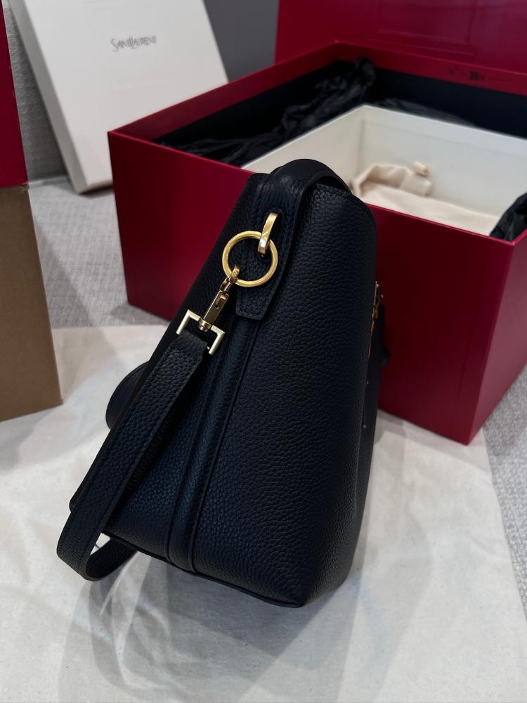 شنطة سان لوران Bucket Saint Laurent