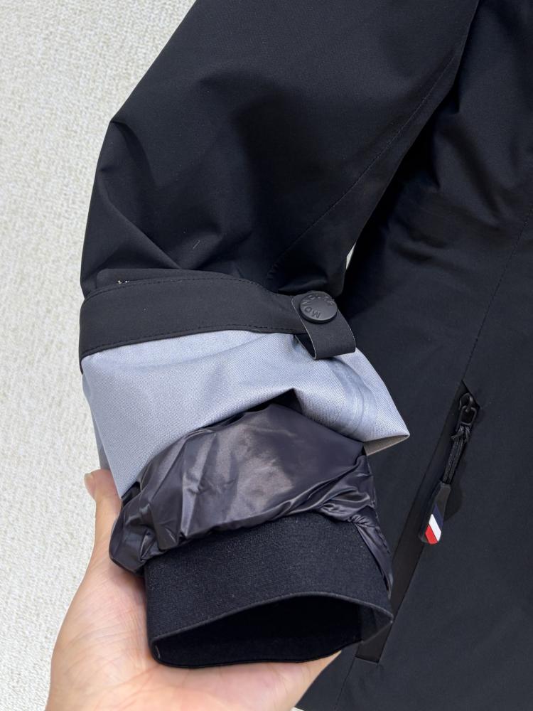 جاكيت Moncler