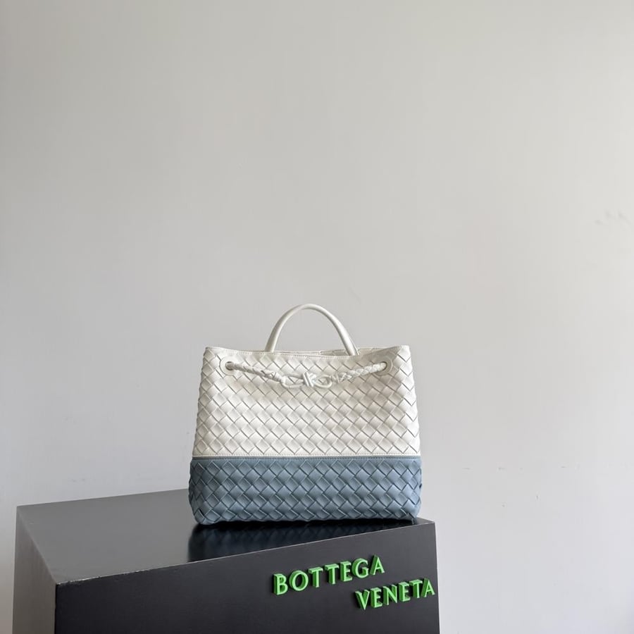 شنطة بوتيغا large Andiamo Bottega