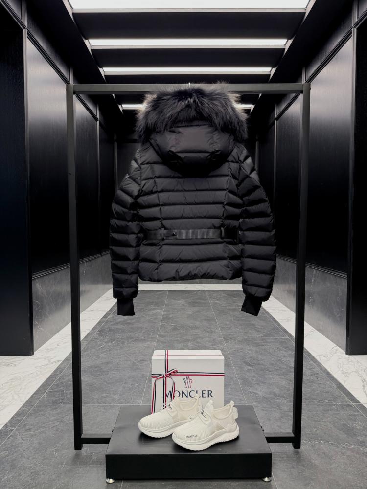 جاكيت Moncler