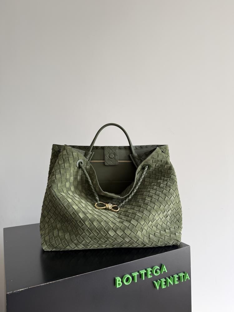 شنطة بوتيغا large Andiamo Bottega