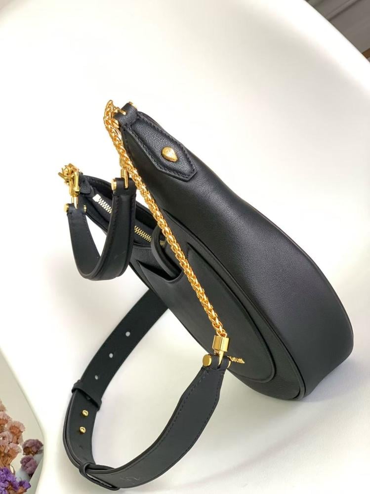 شنطة بولغاري SERPENTINE ELLIPSE   مقاس 25cm
