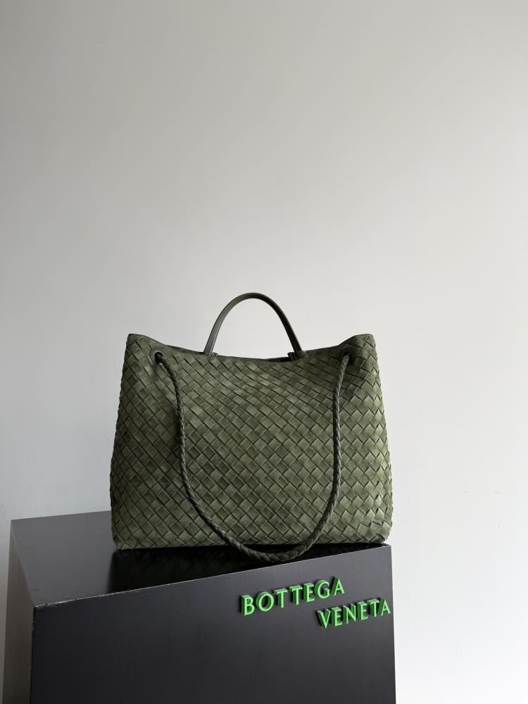 شنطة بوتيغا large Andiamo Bottega