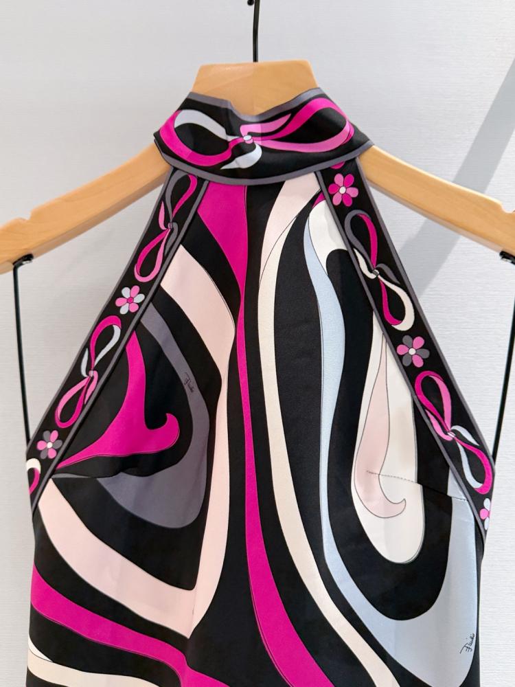 توب Pucci.