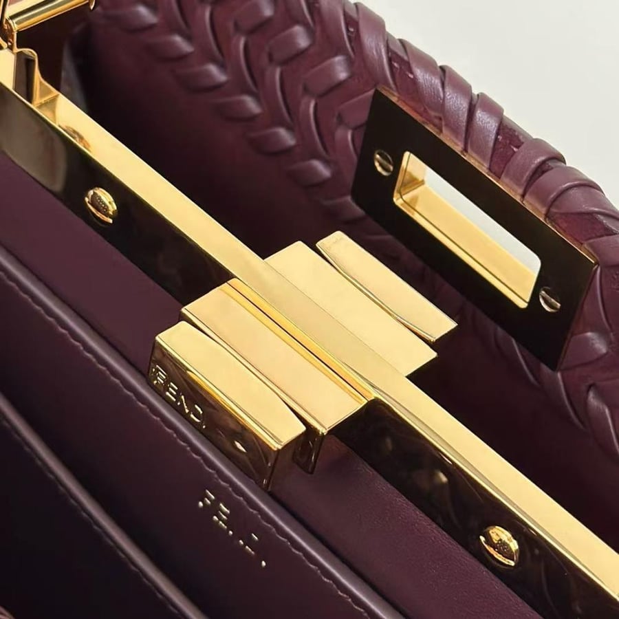 شنطة فيندي peekaboo مقاس 27cm