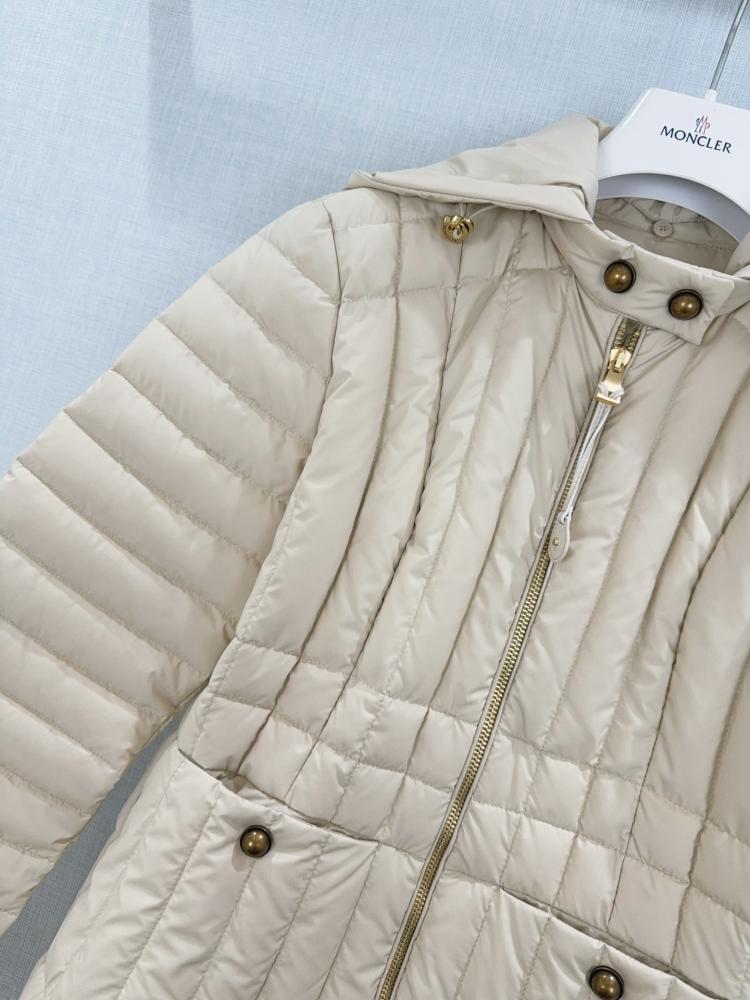 جاكيت Moncler
