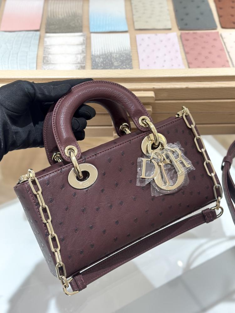 شنطة ديور Lady Ostrich Skin Dior مقاس 22cm