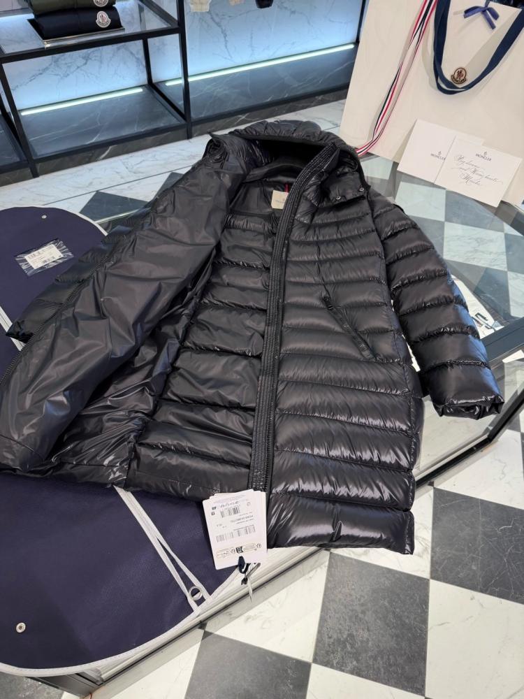 جاكيت Moncler