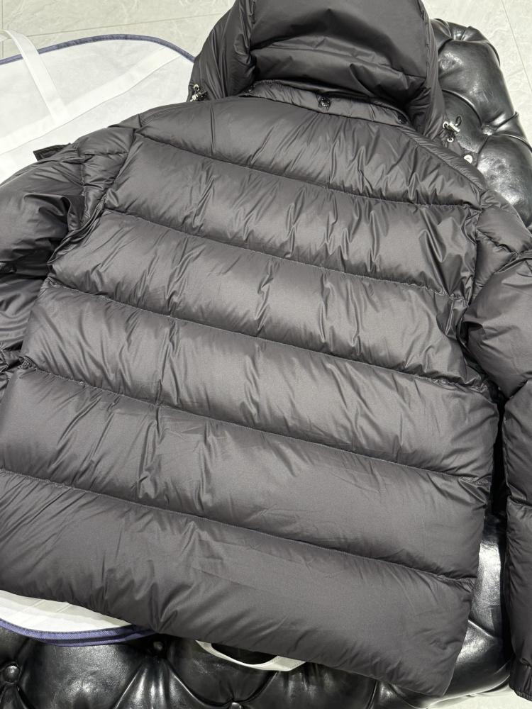 جاكيت Moncler
