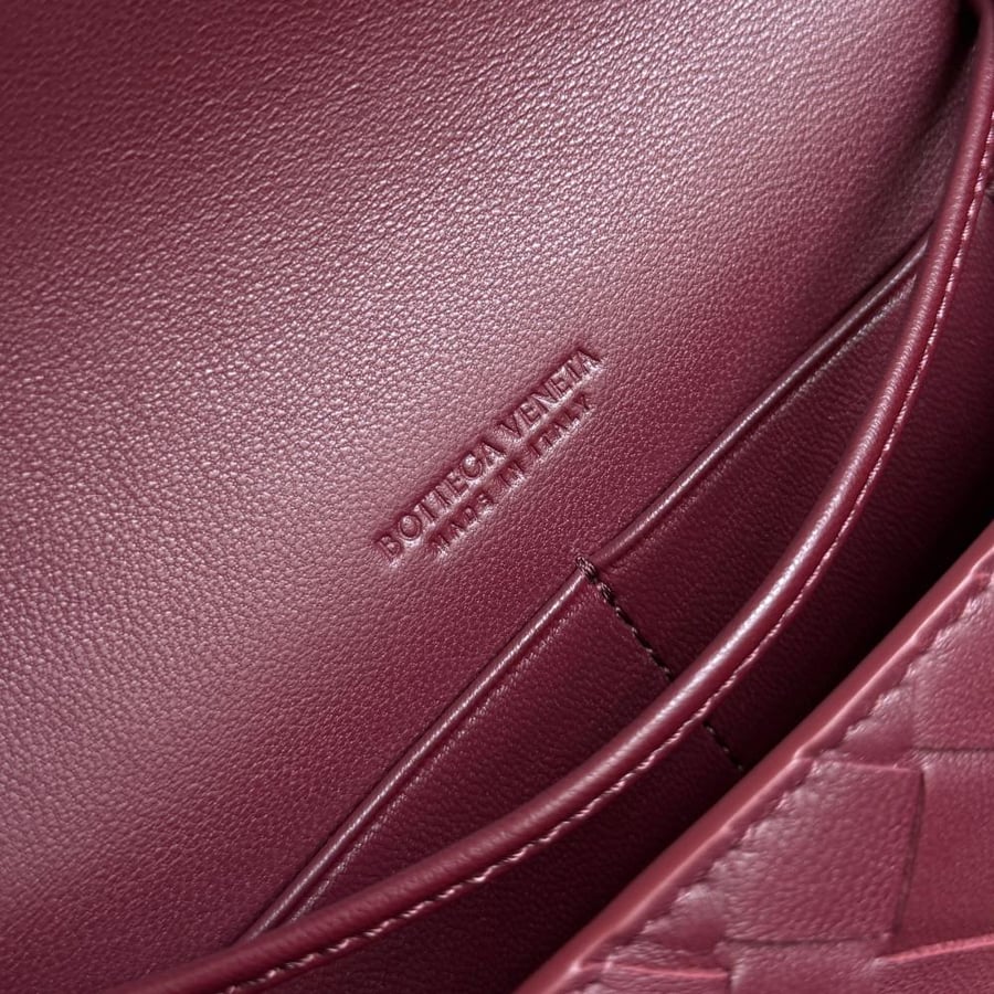 شنطة بوتيغا Andiamo pouch on strap Bottega