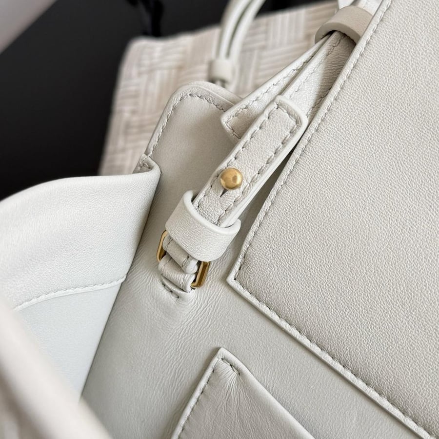 شنطة بوتيغا Baby barbara Bottega