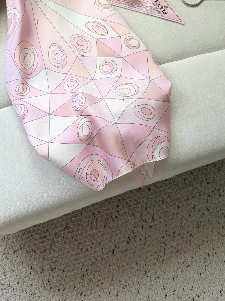 توب Pucci.