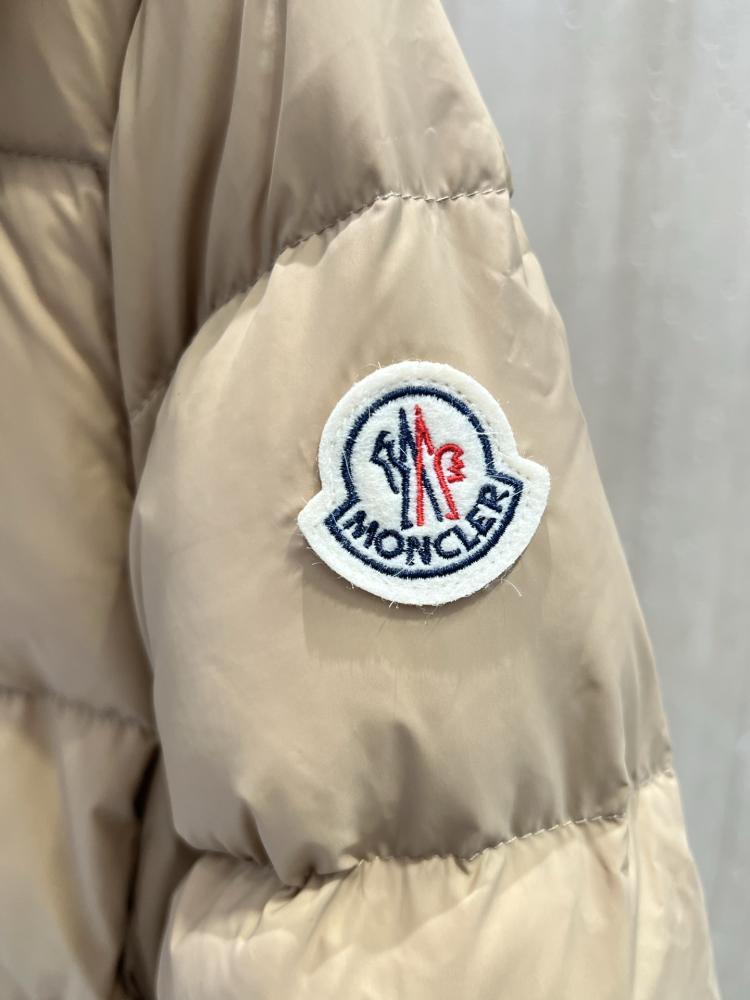 جاكيت Moncler