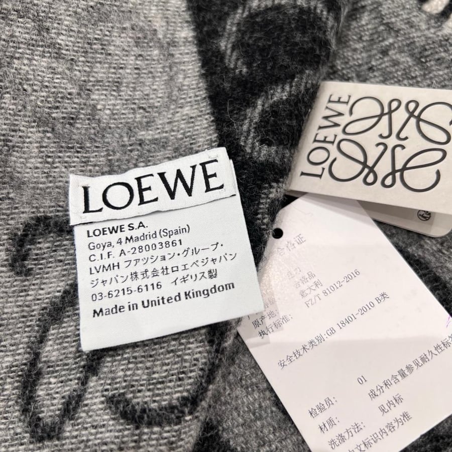 سكارف Loewe