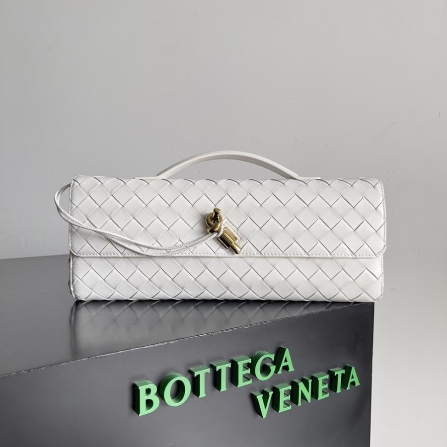شنطة بوتيغا  Andiamo clutch مقاس 31cm