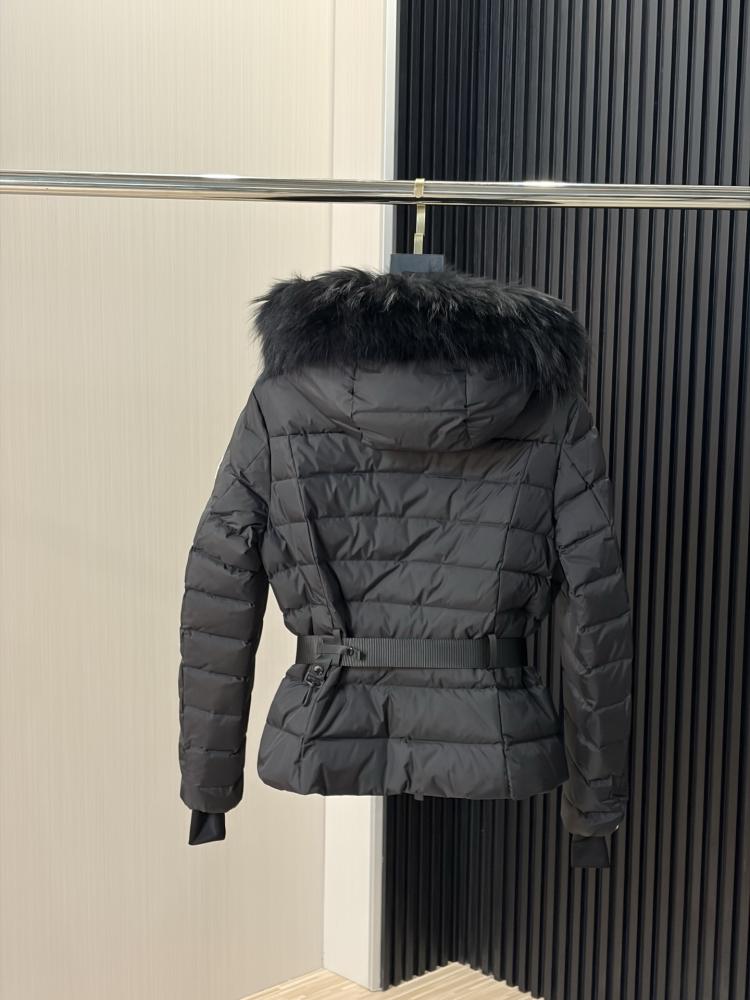 جاكيت Moncler