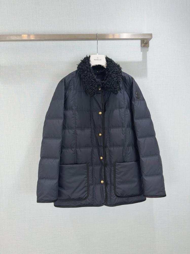 جاكيت Moncler