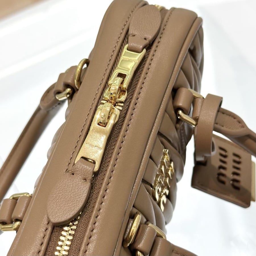 شنطة ميو ميو Mini Ruched Bowling Miumiu مقاس 19 cm