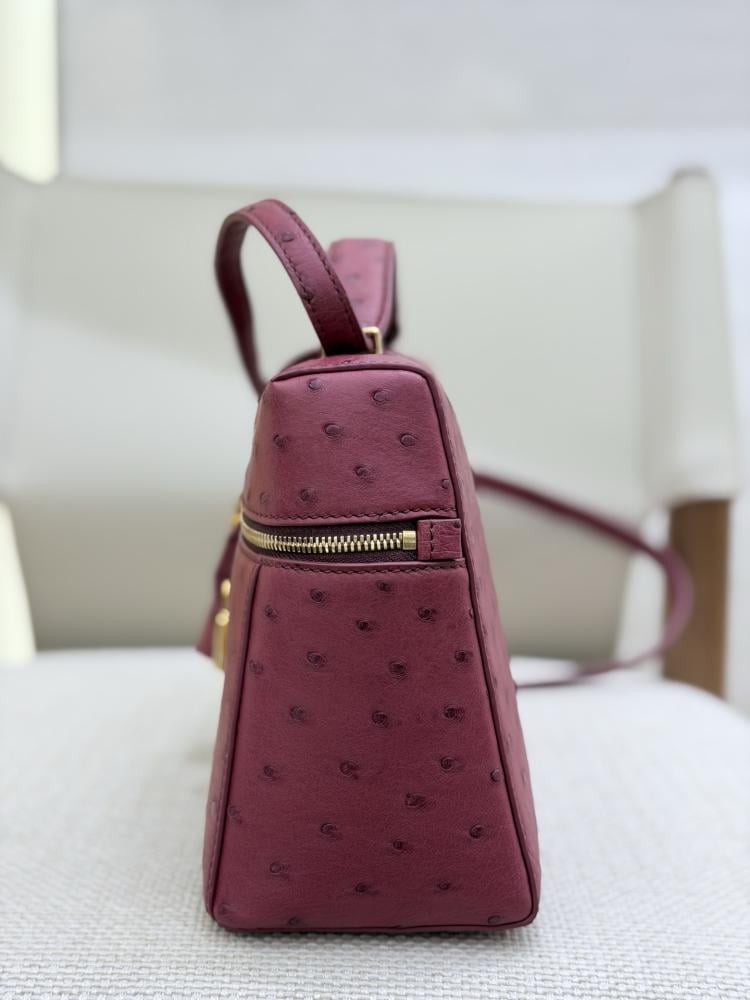 شنطة لورو بيانا Extra Ostrich Lora piana مقاس 27 cm